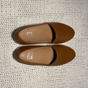 Tumbled tan leather fit flop loafer
